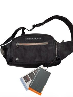 NWT Briggs & Riley Black Belt Bag with Front Zip Pocket